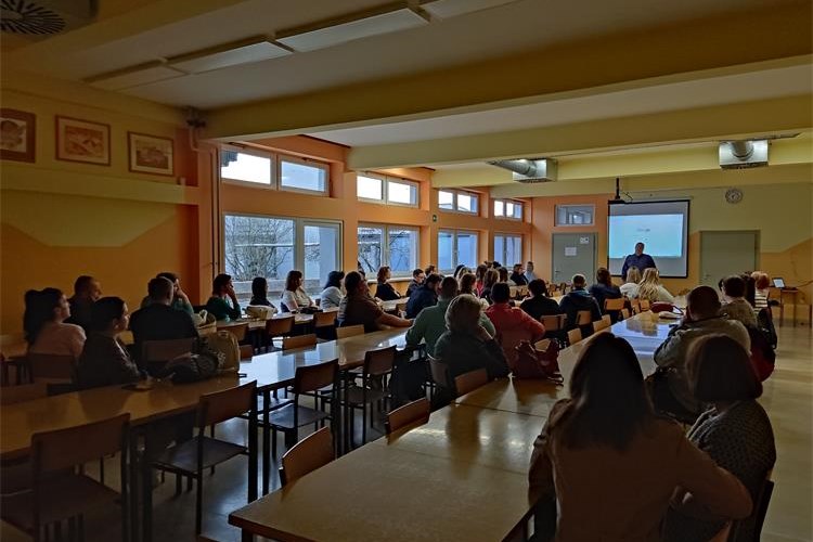 Slika /PU_KK/Vijesti/2025/03/OŠ Braća Radić KC - roditeljski 7. razredi -2.jpg